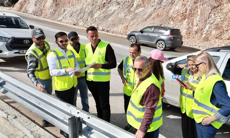 ARRSH: Punimet në rrugët lidhëse të Llogarasë arrijnë 65 për qind, përfundimi para sezonit veror